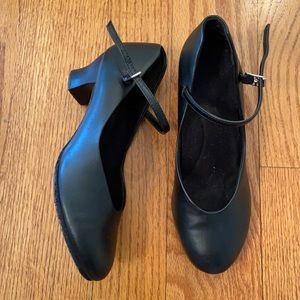 Black dance shoes - size 7 1/2
